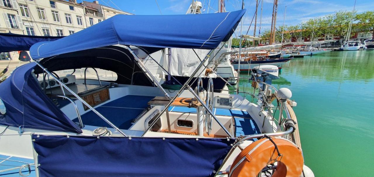 Botel Nuits Au Port - Vieux Port - Voilier à Quai Westerly