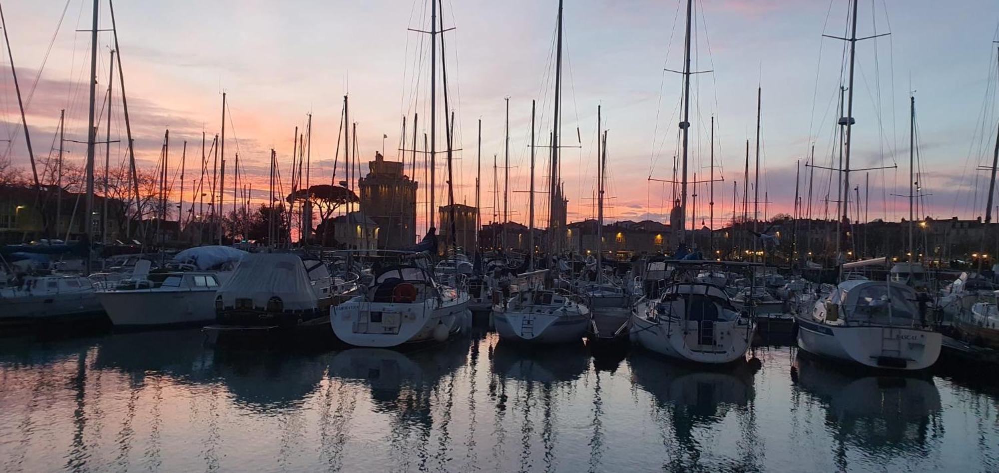 Baladin - Sur Un Voilier By Nuits Au Port La Rochelle (Charente-Maritime)
